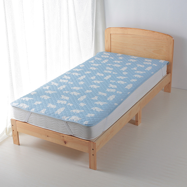 シロクマ柄敷きパッド HOME COORDY 商品画像 (メイン)