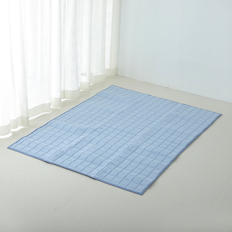 HOME COORDY COLD 接触冷感キルトラグ(冷) 130×185cm(1.6畳相当) 商品画像 (メイン)
