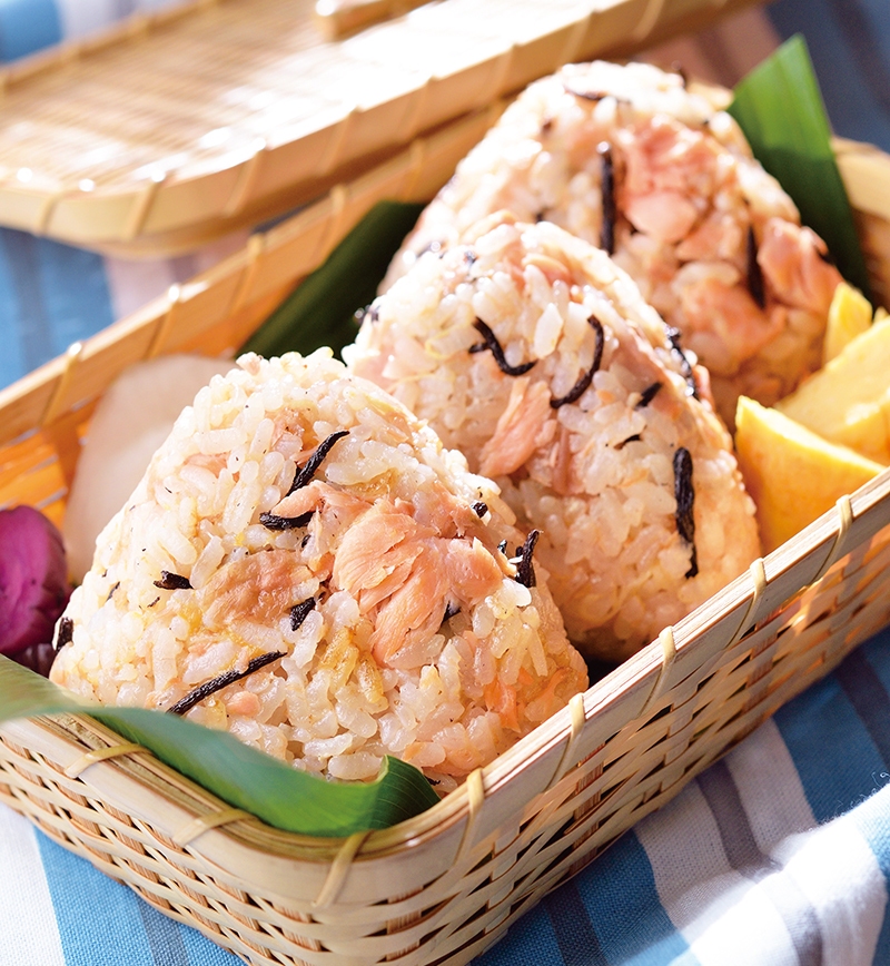 塩銀鮭と芽ひじきの梅風味炊き込みごはん レシピ画像
