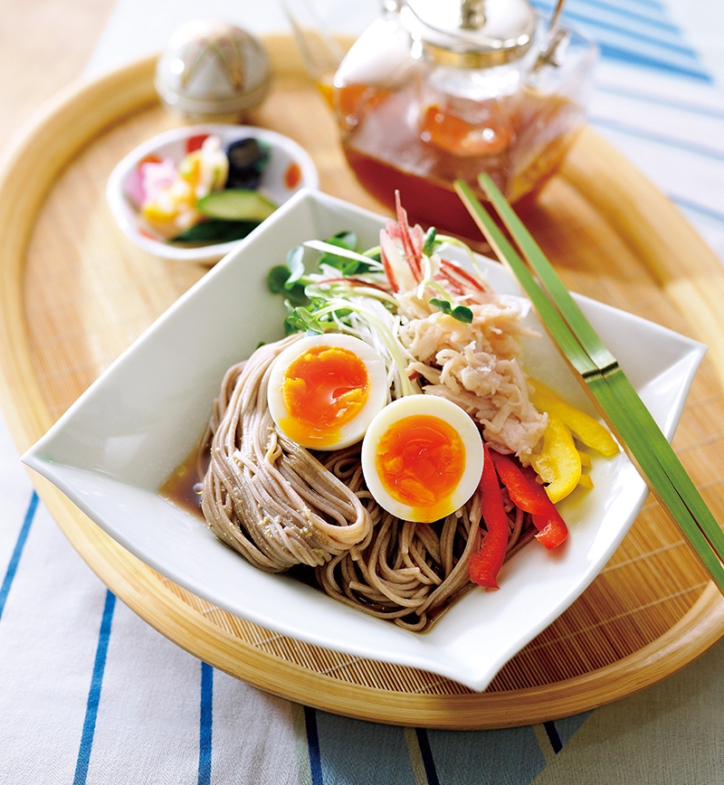 サラダチキンと彩り野菜の蕎麦 レシピ画像