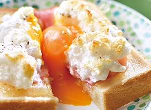 ベーコンとりんごバターのエッグインクラウド レシピ画像