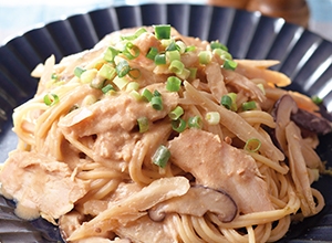サラダチキンとごぼうの豆乳味噌スパゲッティ レシピ画像