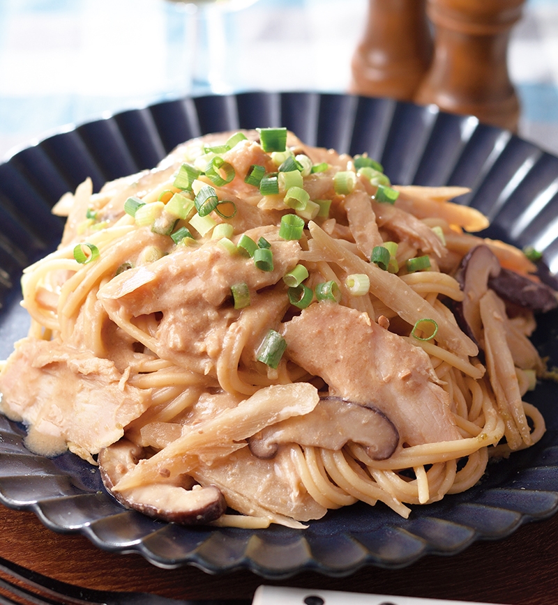 サラダチキンとごぼうの豆乳味噌スパゲッティ レシピ画像