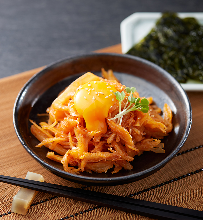 いか燻製の韓国和え 卵黄のせ レシピ画像
