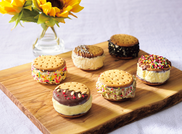 チョコか？deビスケットアイスサンド レシピ画像