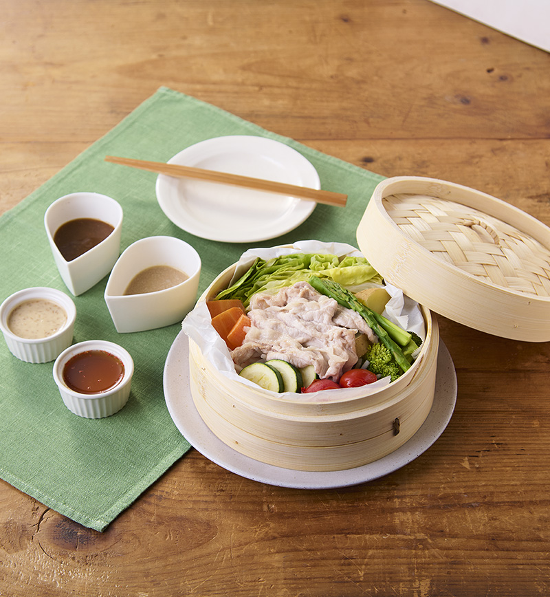 ナチュラルポークの超うす切りと季節野菜のせいろ蒸し 4種のソースを添えて レシピ画像