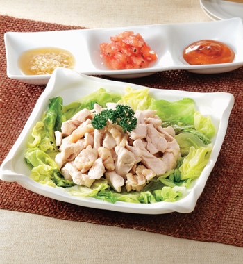 レンジで蒸し鶏&3種のソース レシピ画像