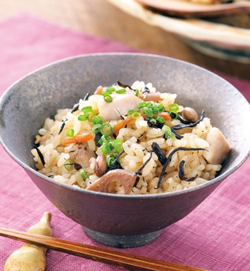 ひじき煮と鶏肉の炊き込みごはん レシピ画像
