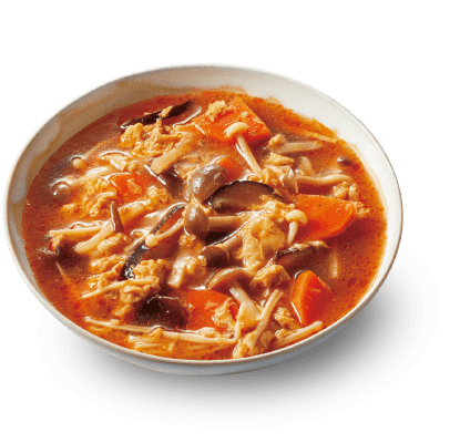 今日はこれ！ 7種（人参、たけのこ、卵、しめじ、えのき、きくらげ、椎茸）の具材を加えた辛味・酸味のバランスがとれたスープです。 具材たっぷり酸味と辛さ 酸辣湯 ※写真はイメージです。