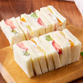 トップバリュ いちご入りフルーツサンドBOX